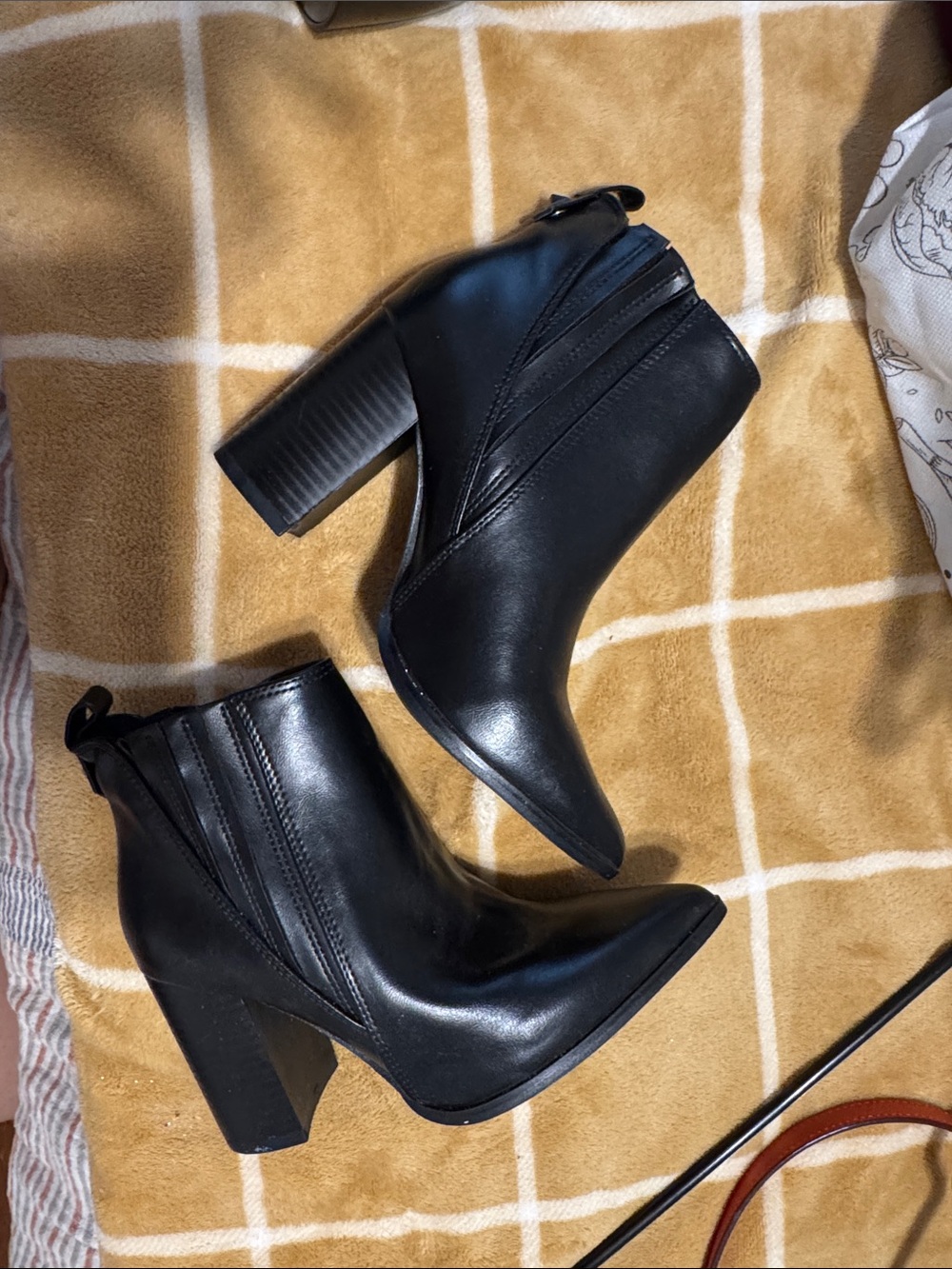 SHEIN Black Pointed Toe High Block Heel Ankle Boots